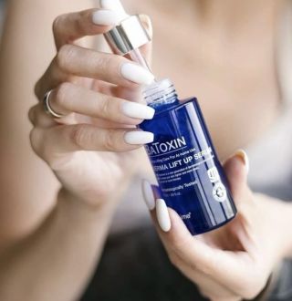 💎 Holky, tohle je naprostá bomba! 💎 Do ruky se mi dostalo Batoxin lifting sérum 50 ml a musím říct – wau! 🤩 Už po pár...